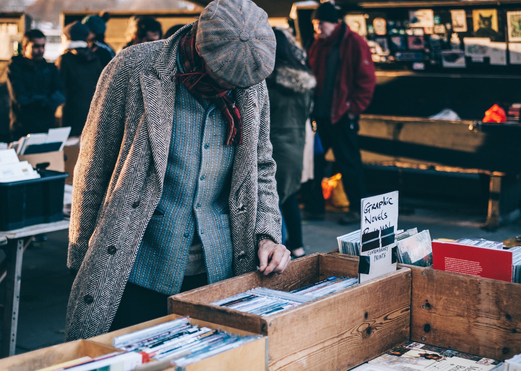 Hosting a Successful Garage Sale: Tips for Decluttering and Earning